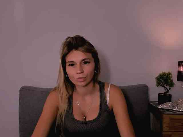 FreyaHoney webcam
