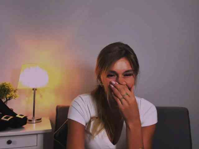 FreyaHoney webcam