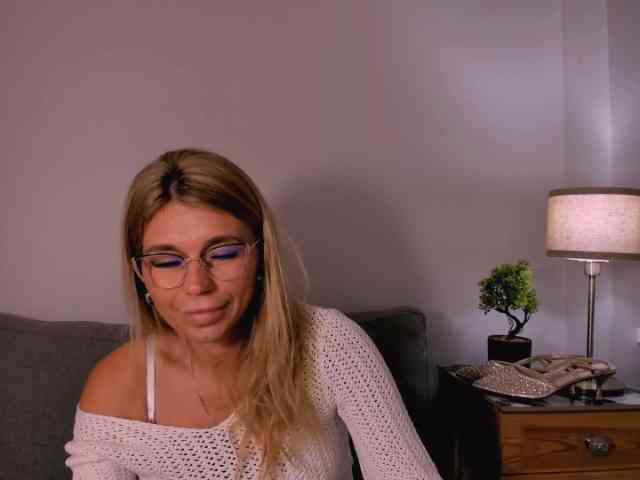 FreyaHoney webcam