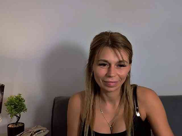 FreyaHoney webcam