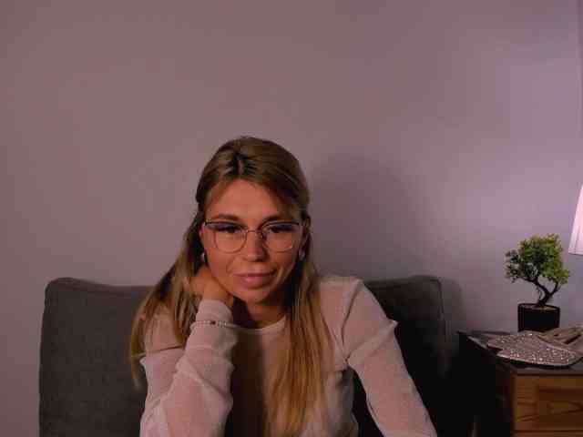 FreyaHoney webcam