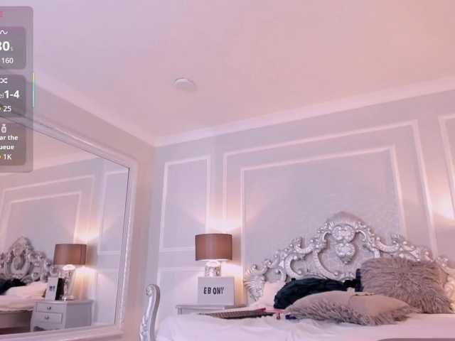 MirandaLuna live cam on BongaCams