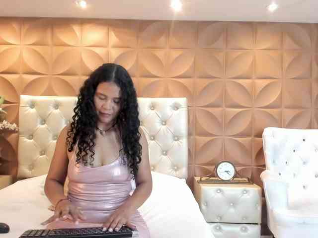 MirandaLuna webcam