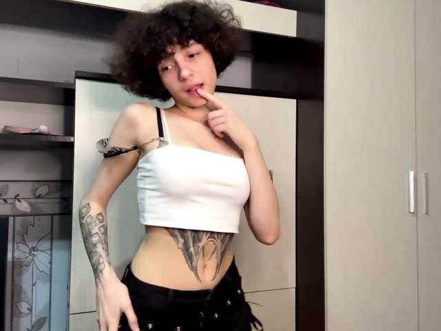 Nikatyan live cam on BongaCams
