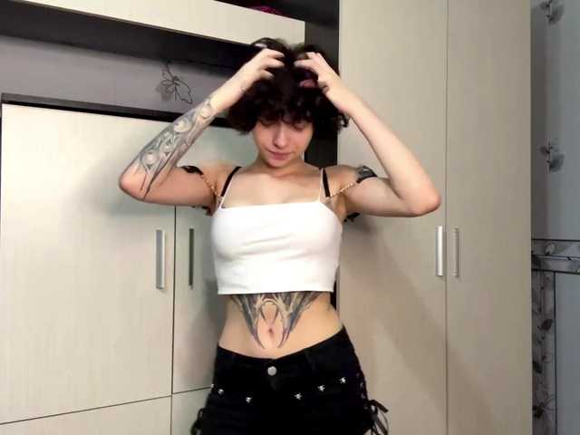 Nikatyan live cam on BongaCams
