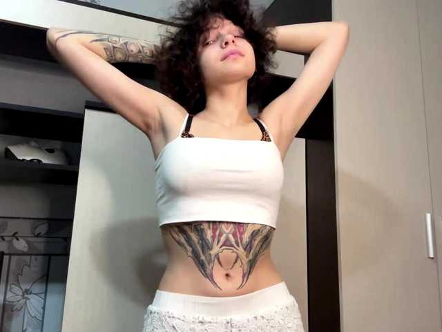 Nikatyan live cam on BongaCams