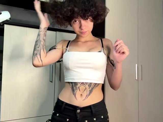 Nikatyan live cam on BongaCams