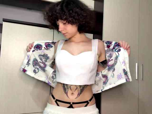 Model: Nikatyan