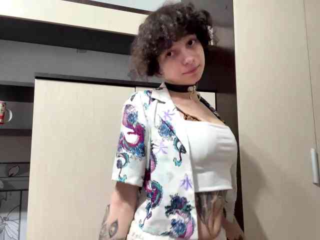 Model: Nikatyan