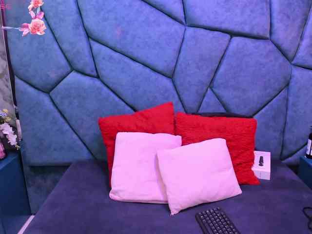 JulietaDiamond webcam