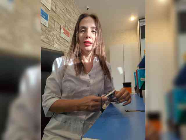 Este modelo está en vivo ahora. AngelikaM1
