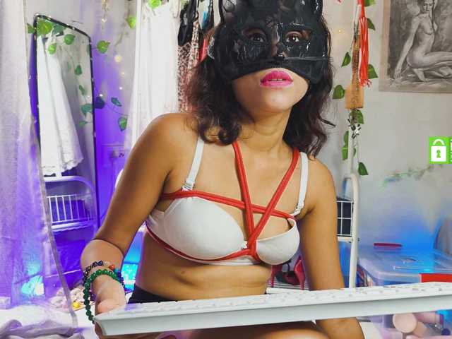 Sinandskin live cam on BongaCams