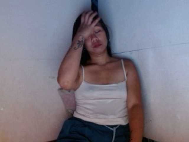 Asianhotyuks1 live cam on BongaCams