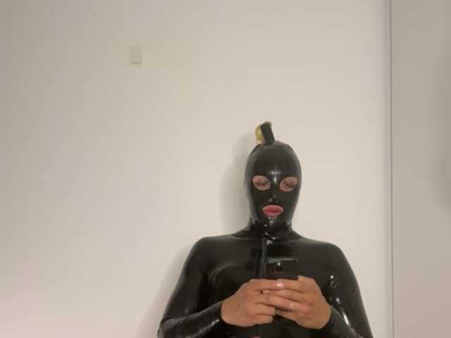 LilyChains, 26 y/o - Live Cam on BongaCams