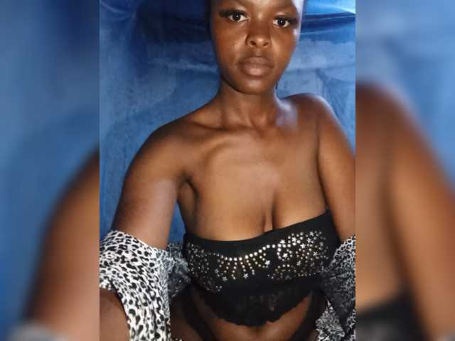 le modèle Naughtyobsession est en webcam porno dans un show sur le site bongacams, il possède les tags suivants: Ebony,Brunette,Trimmed