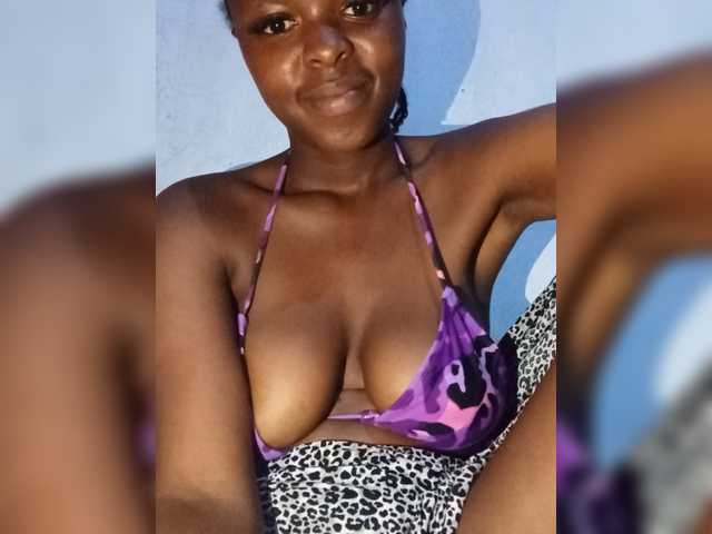 le modèle Naughtyobsession est en webcam porno dans un show sur le site bongacams, il possède les tags suivants: Ebony,Brunette,Trimmed