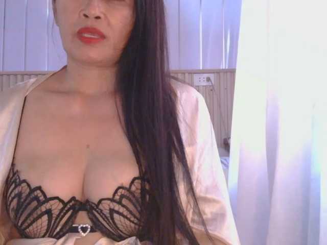 Pretty09, live now on BongaCams