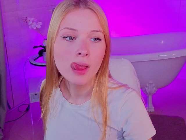Brietdget live cam on BongaCams