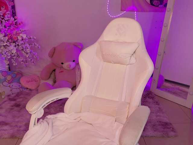 Brietdget live cam on BongaCams
