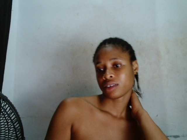 Creamyjuice live cam on BongaCams