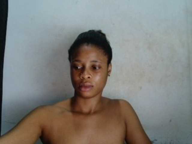 Creamyjuice live cam on BongaCams