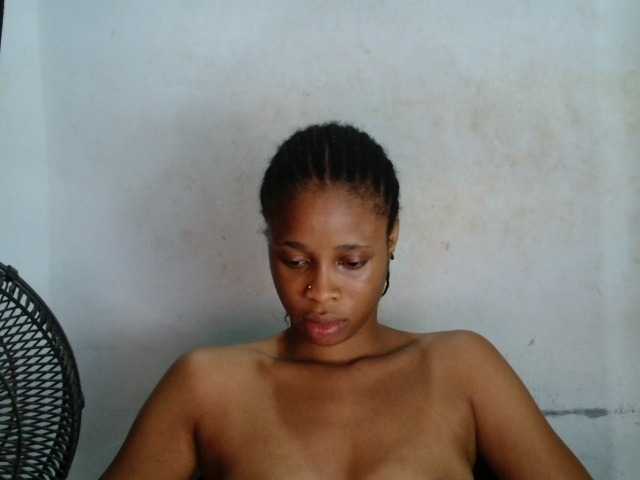 Creamyjuice live cam on BongaCams