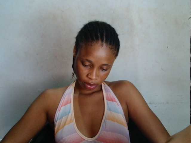 Creamyjuice live cam on BongaCams