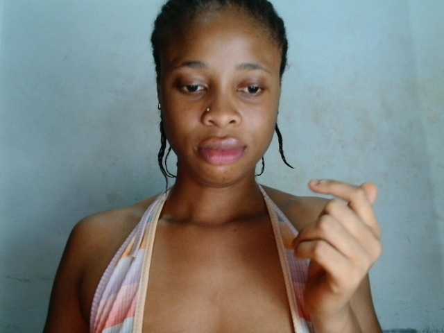 Creamyjuice live cam on BongaCams