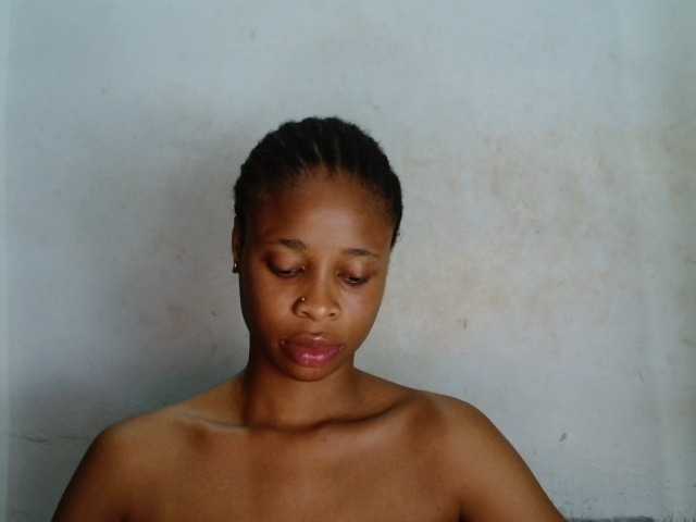 Creamyjuice live cam on BongaCams