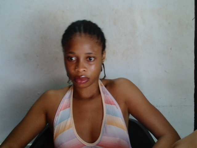 Creamyjuice live cam on BongaCams