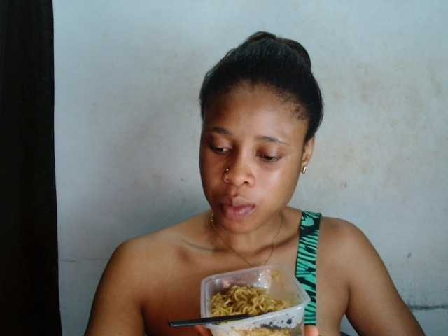 Creamyjuice live cam on BongaCams