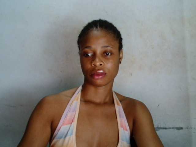 Creamyjuice live cam on BongaCams