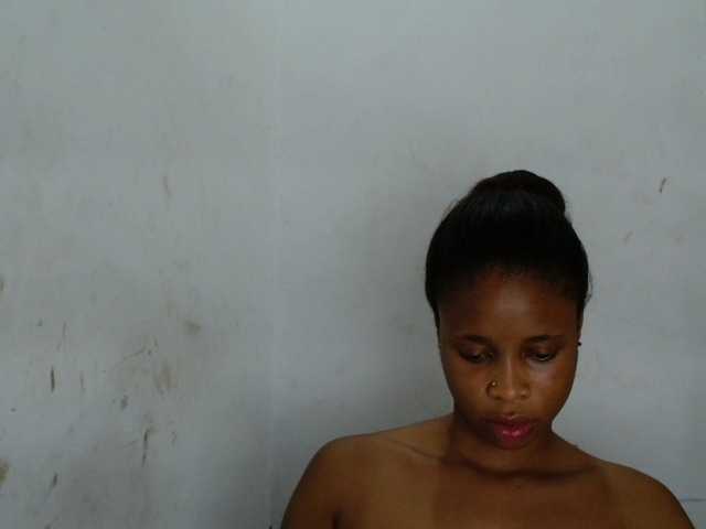 Creamyjuice live cam on BongaCams