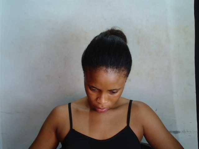Creamyjuice live cam on BongaCams