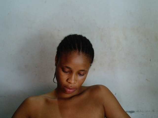 Creamyjuice live cam on BongaCams