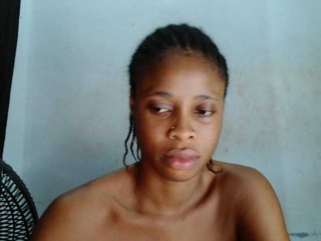 Creamyjuice live cam on BongaCams