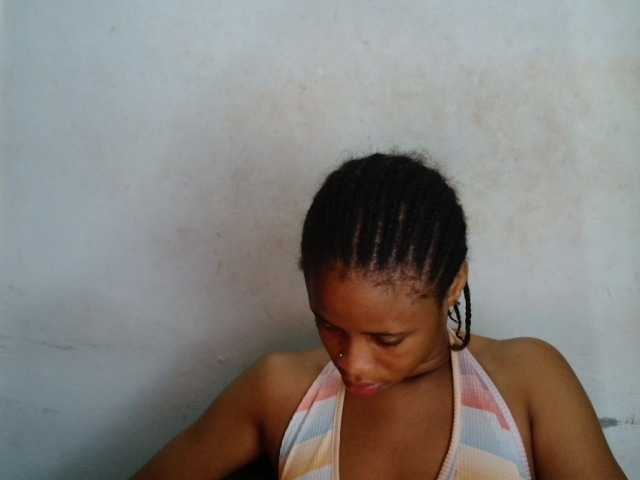 Creamyjuice live cam on BongaCams