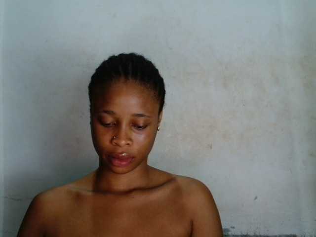 Creamyjuice live cam on BongaCams