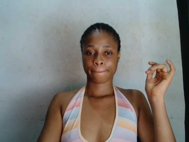 Creamyjuice live cam on BongaCams