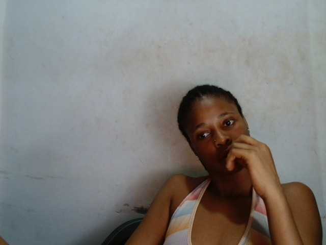 Creamyjuice live cam on BongaCams