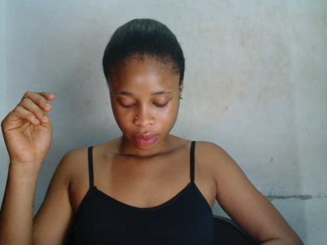 Creamyjuice live cam on BongaCams