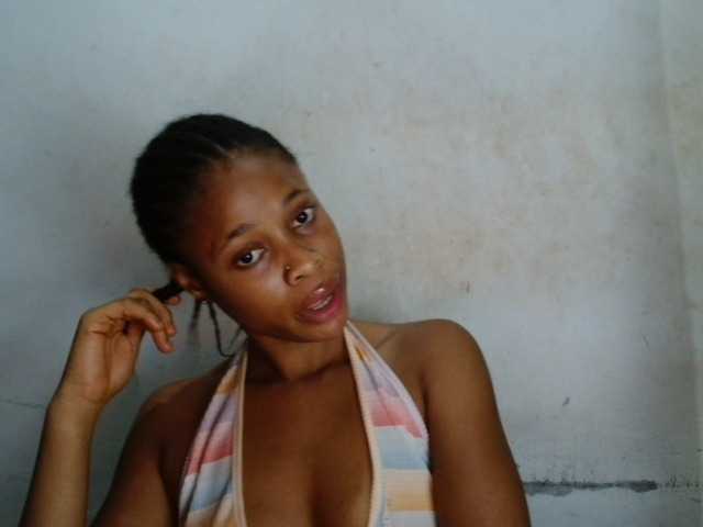 Creamyjuice live cam on BongaCams
