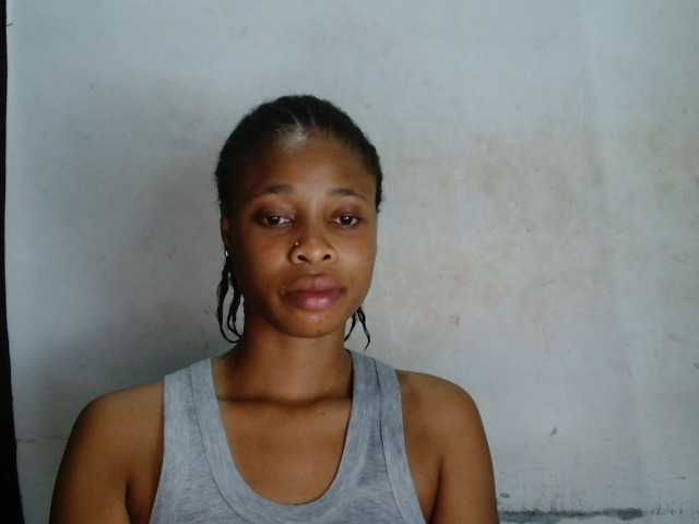 Creamyjuice live cam on BongaCams
