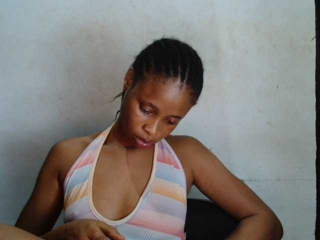 Creamyjuice live cam on BongaCams