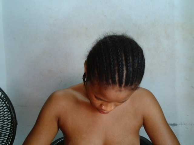 Creamyjuice live cam on BongaCams