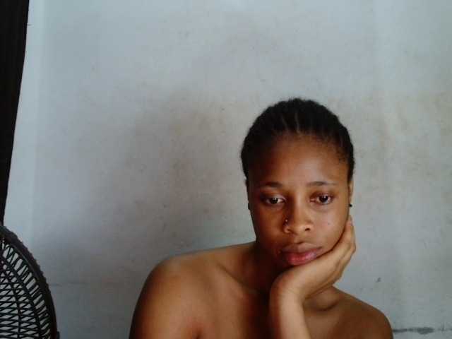 Creamyjuice live cam on BongaCams