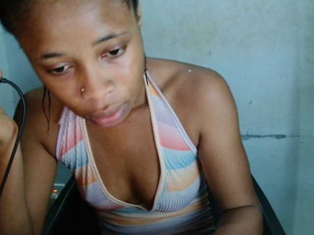Creamyjuice live cam on BongaCams