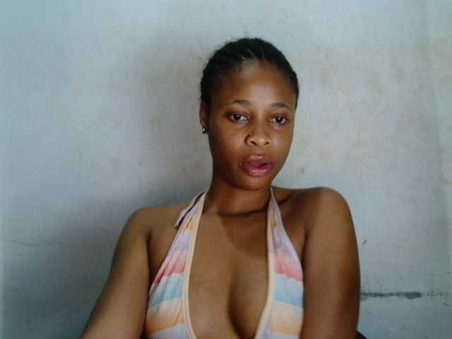Creamyjuice live cam on BongaCams