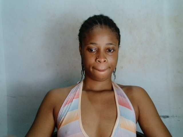 Creamyjuice live cam on BongaCams