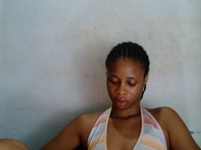 Creamyjuice live cam on BongaCams